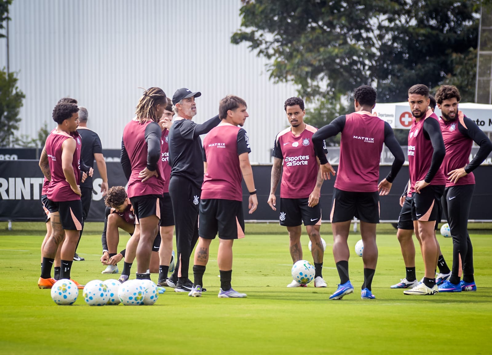 Corinthians mantém foco tático, confirma mando contra o Vasco e atualiza bastidores do elenco