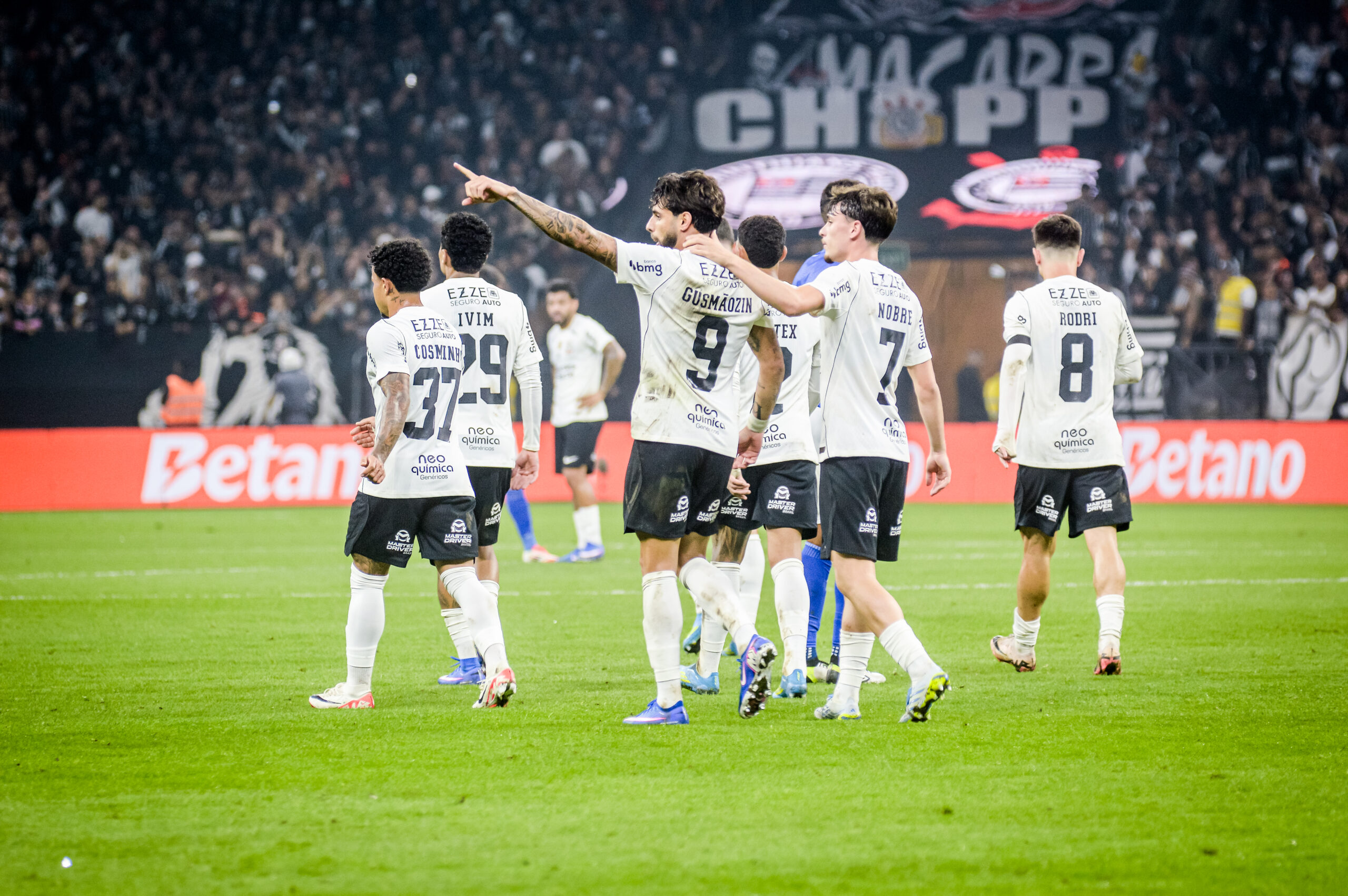 Corinthians supera o Barra-SC e avança na Copa do Brasil