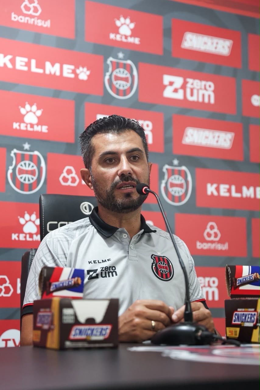 Júlio César é apresentado no Brasil de Pelotas e projeta retorno do Xavante à elite do futebol gaúcho